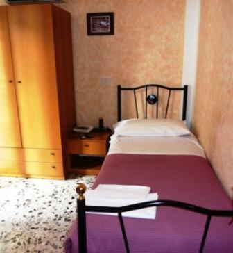 Hotel Bolognese Фолиньо Экстерьер фото
