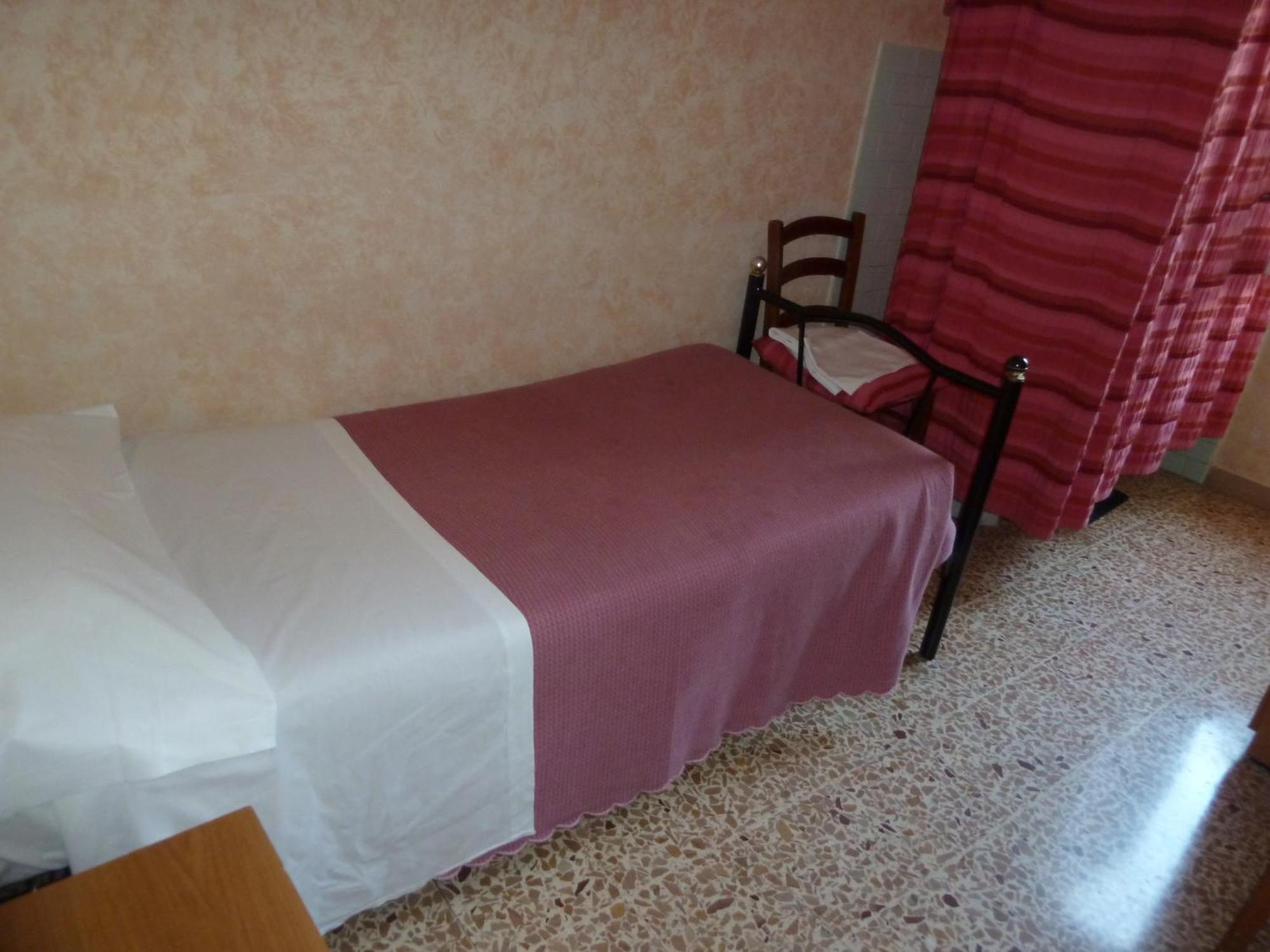 Hotel Bolognese Фолиньо Экстерьер фото