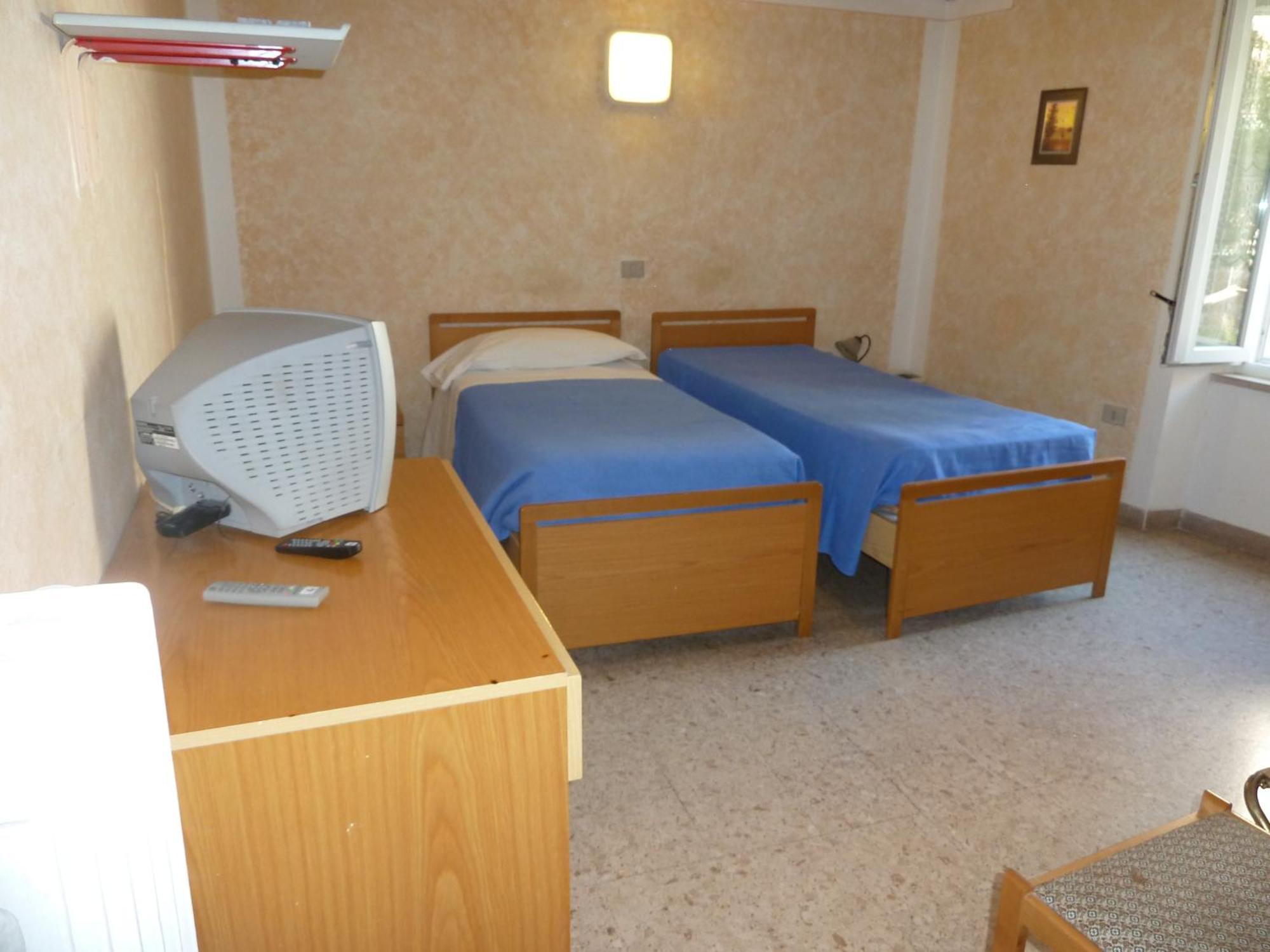 Hotel Bolognese Фолиньо Экстерьер фото